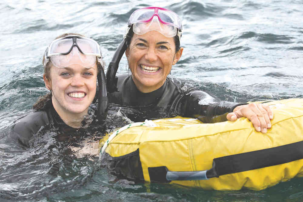 Ellie Simmonds Swimming With Dophins 08